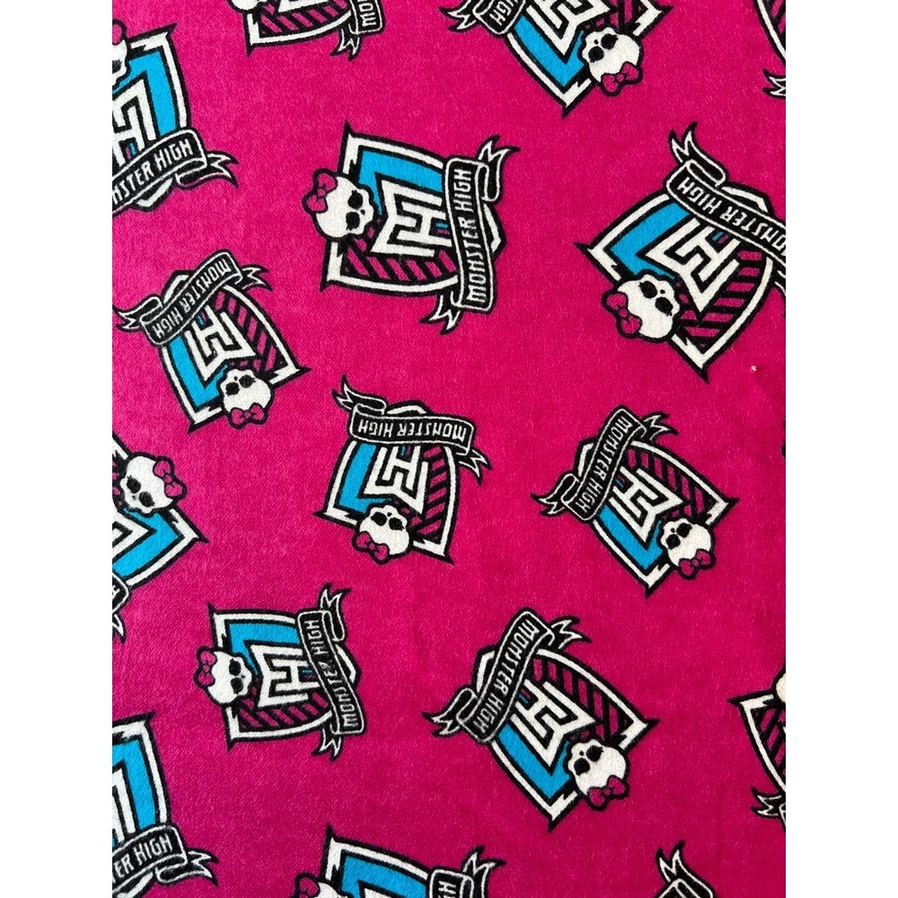 Fabric -OOP Monster High Pink Crest Skull Logo Halloween Flannel 2 Yards x 42" W